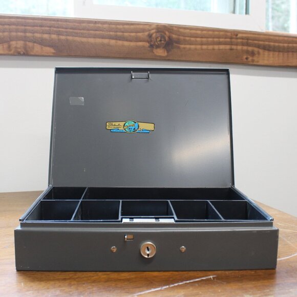 Vintage Locking Cash Box With Key - Picture 1 of 7